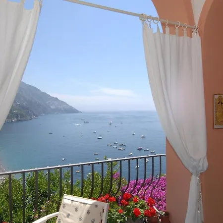 Casa Maria 6&2, Emma Vila